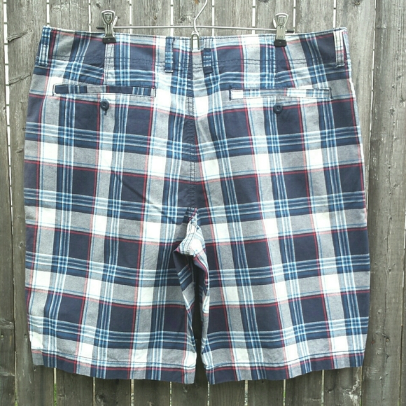 Old Navy Men's Flat Front Red White Blue Plaid Cotton Shorts 38 - Picture 2 of 6